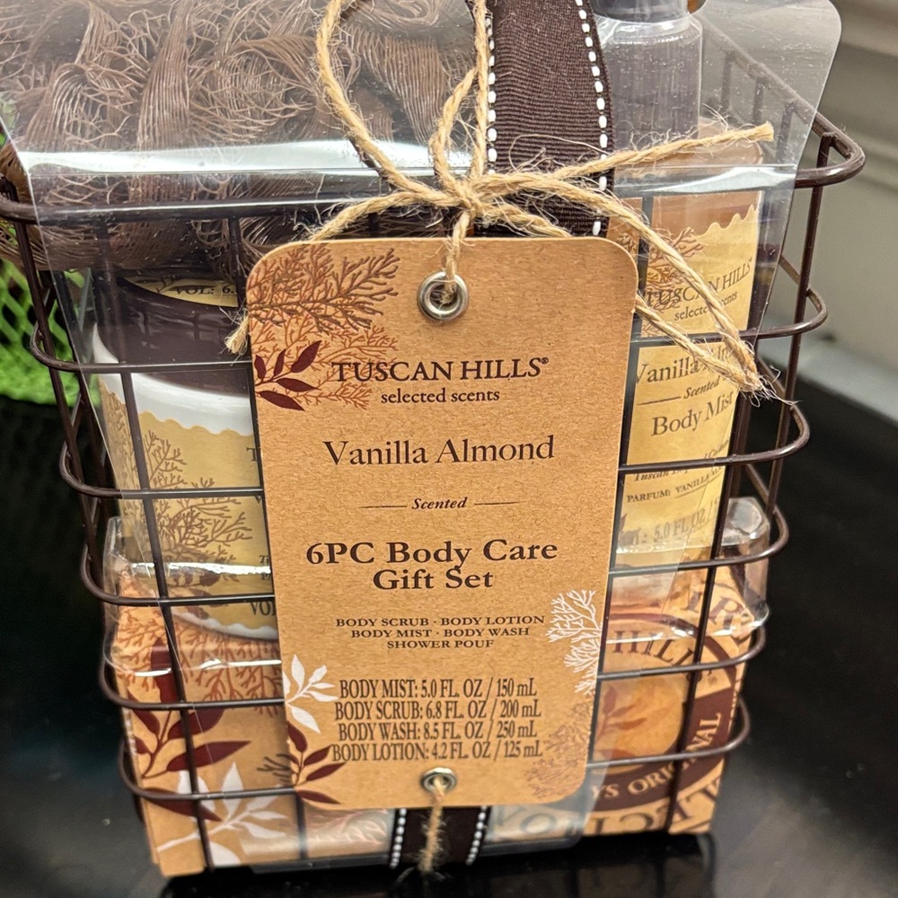 Tuscan Hills Vanilla Almond Body Care Gift Set